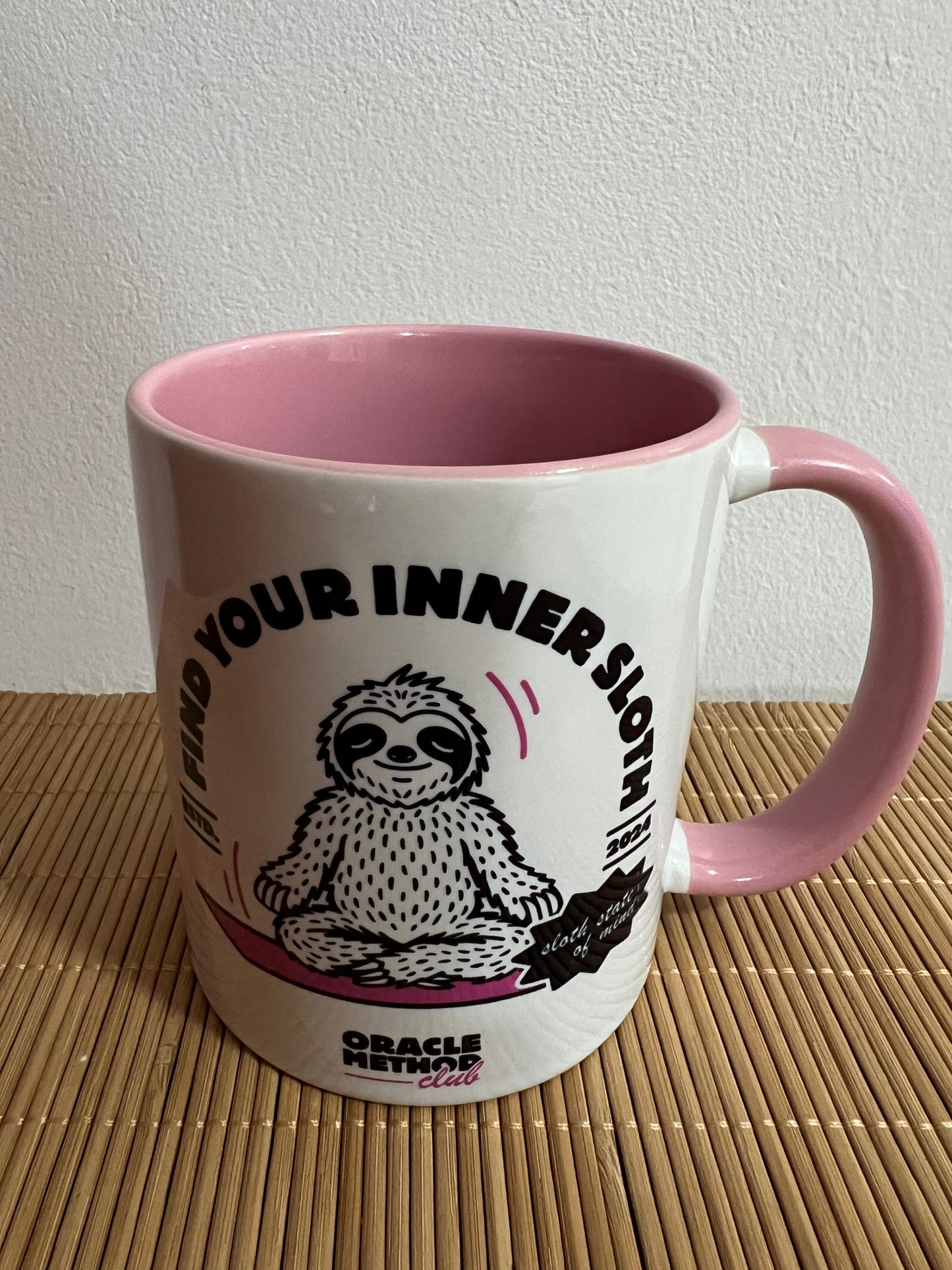 Mug - coloured handle - Find your inner Sloth